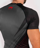 Rash Guard - Venum - Contender 5.0 - Lyhythihainen - Musta/Punainen